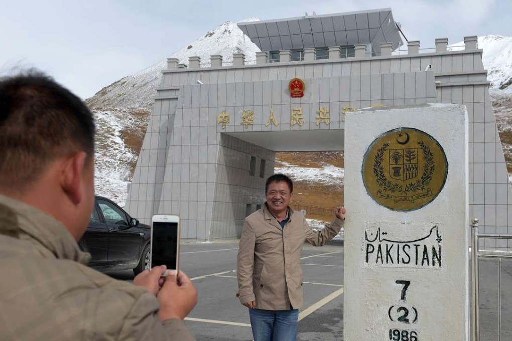 A photo-op for Chinese travellers at the Khunjerab Pass on the border with Pakistan, 4,600m above sea level, on September 29, 2015. Pakistan has received US$46 billion for the China-Pakistan Economic Corridor, which will link to the Pakistani ports of Gwadar and Karachi, giving Chinese exports access to the Arabian Sea. Photo: AFP