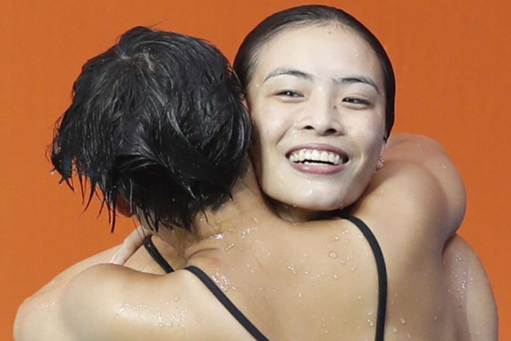 China's Wu Minxia (right) and Shi Tingmao after winning the three-metre springboard title in Rio de Janeiro. Photo: Xinhua