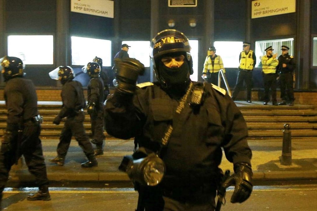 Police officers in riot gear outside Winson Green prison in Birmingham on December 16, 2016. Photo: Reuters