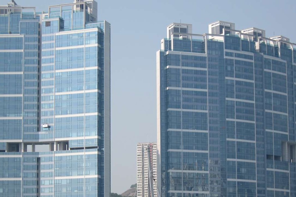 Larvotto in Ap Lei Chau comprises nine modern residential towers, together offering 715 homes.