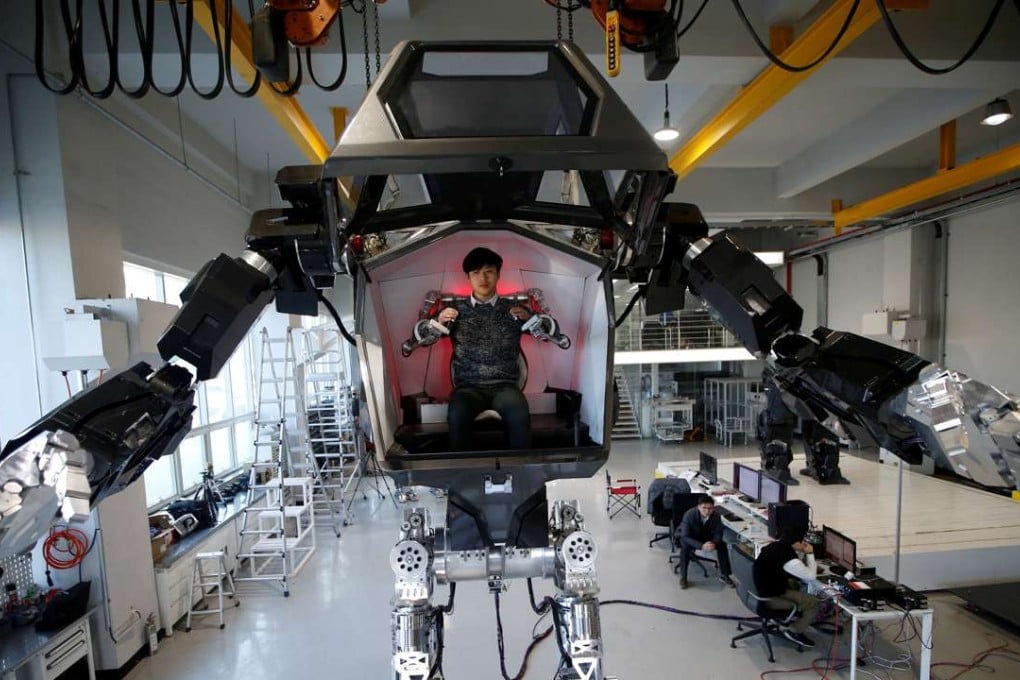 An employee controls the arms of a manned biped walking robot ‘Method-2’ during a demonstration in Gunpo. Photo: Reuters