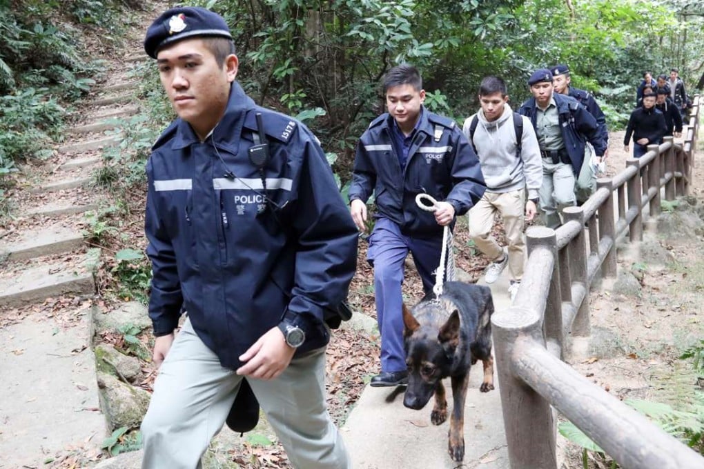 Police used dogs in their search for the robbers. Photo: Nora Tam