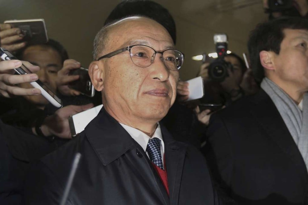 Former South Korean health minister Moon Hyung-pyo, centre, arrives at the office of the independent counsel in Seoul, South Korea. Photo: AP