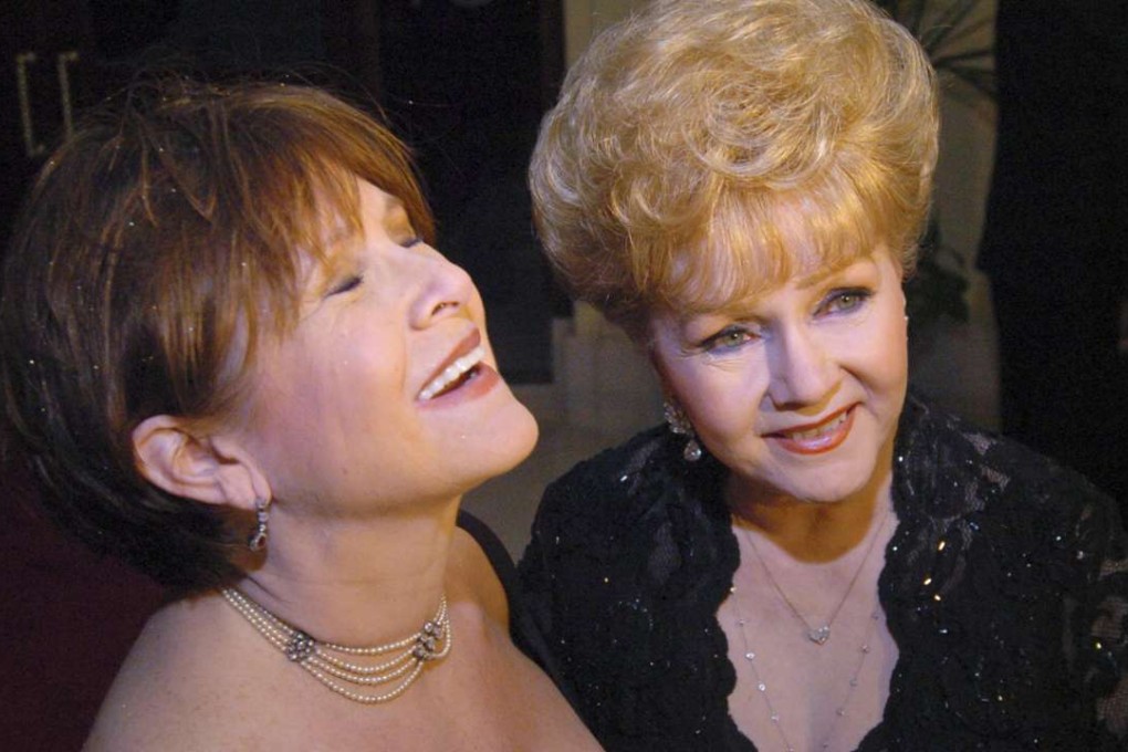 A handout photo made available by the Las Vegas News Bureau on December 28 shows US actresses Debbie Reynolds (right) and daughter Carrie Fisher arriving at The Ritz-Carlton Lake Las Vegas in Henderson, Nevada, in 2007 to celebrate Elizabeth Taylor's 75th birthday. Photo: EPA