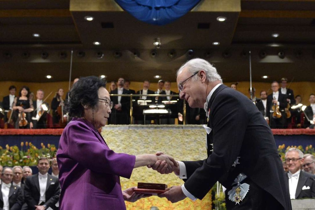 Tu Youyou of China, at 85 the co-winner of the 2015 Nobel for physiology or medicine, receives her citation from King Carl Gustaf of Sweden in Stockholm, on December 10, 2015. Photo: AP