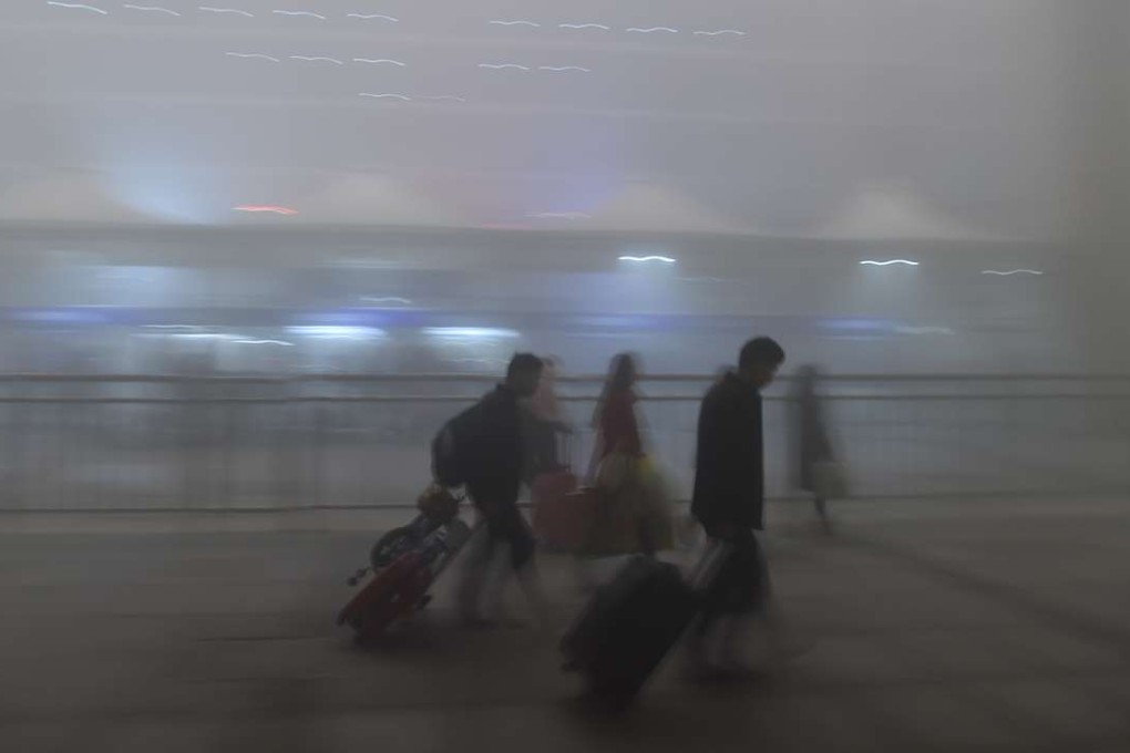 Passengers walk at the Hefei Railway Station in fog-bound Hefei, Anhui province, on Tuesday. Photo: Xinhua