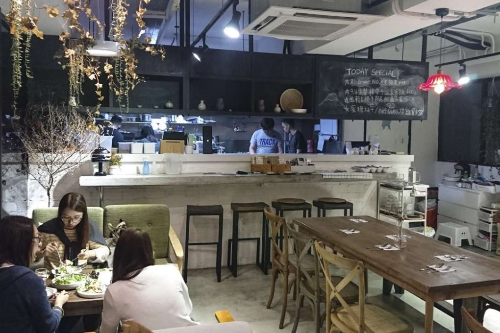 At Floom Floom in Hau Fook Street, Tsim Sha Tsui, there’s no hurry to finish your meal and vacate the table. Photo: Elaine Yau