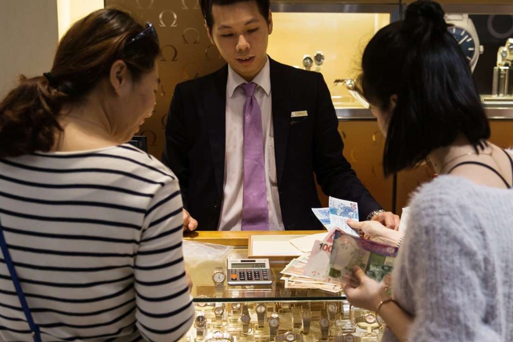 Hongkongers retain a fondness for cash payments, even as cash lessens its grip globally. Photo: Bloomberg
