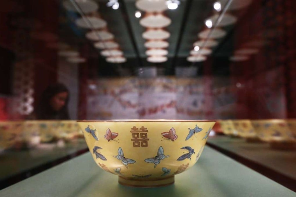 Bowls from the Tongzhi period (1862-1874) are displayed at the “Ceremony and Celebration – The Grand Weddings of the Qing Emperors” exhibition at the Hong Kong Heritage Museum. These and other exhibits on show are selected from the Palace Museum collection. Photo: K. Y. Cheng