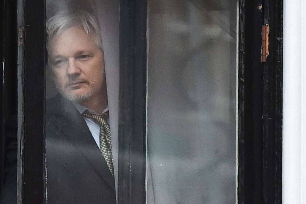A photo taken on February 5, 2016, shows WikiLeaks founder Julian Assange emrging onto the balcony of the Ecuadorian embassy in central London. Photo: AFP