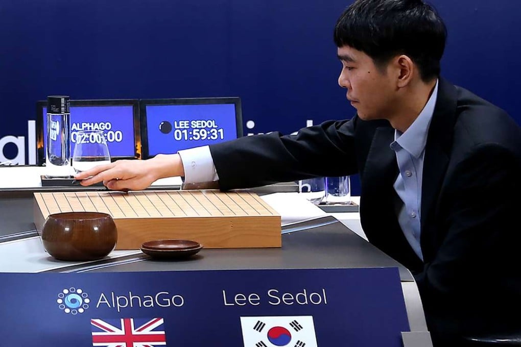 Lee Sedol, one of the greatest modern players of Go, makes a move during the Google DeepMind Challenge Match against Google-developed supercomputer AlphaGo on March 12, 2016. Photo: AFP