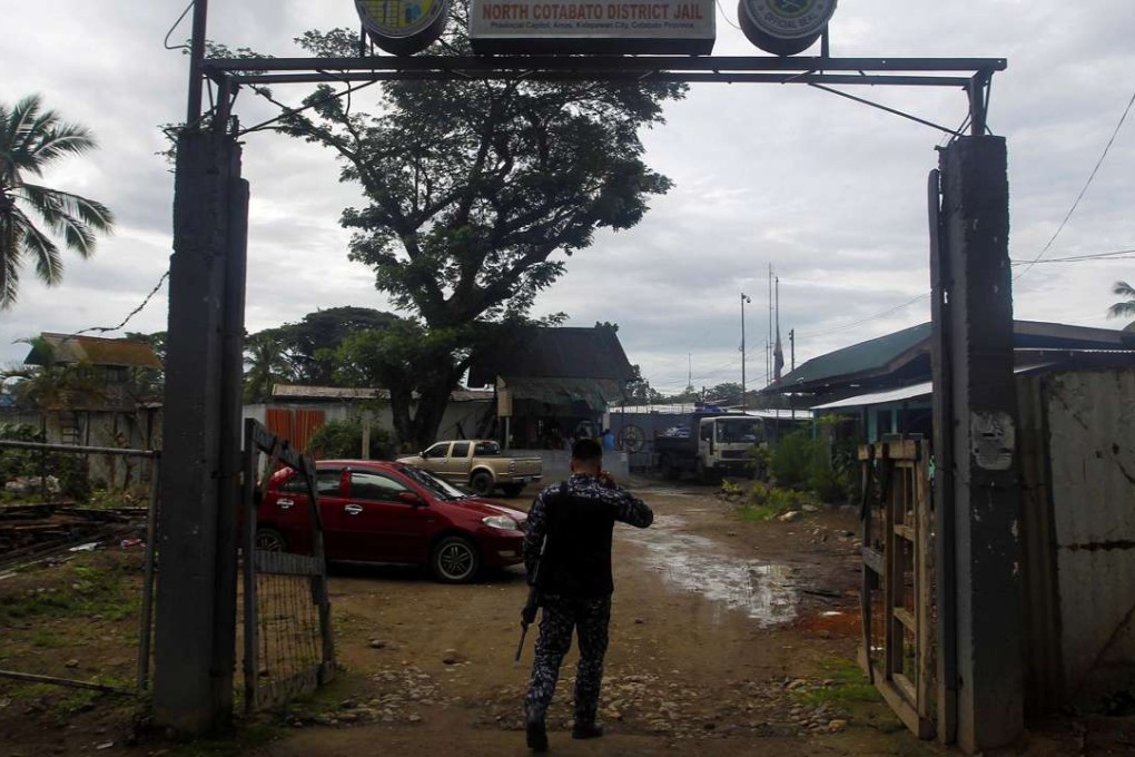A prison guard walks towards the prison compound following the escape of more than 150 inmates. Photo: Reuters