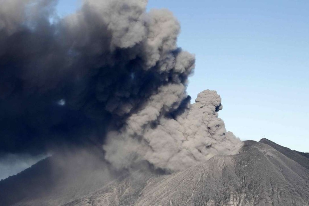 Turrialba volcano spews ash during an eruption viewed from the district of Santa Cruz, Costa Rica. Photo: EPA