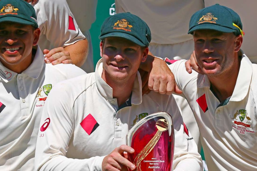 Australia captain Steve Smith holds the trophy as he poses with teammates David Warner and Usman Khawaja on the Sydney Cricket Ground. Photo: Reuters