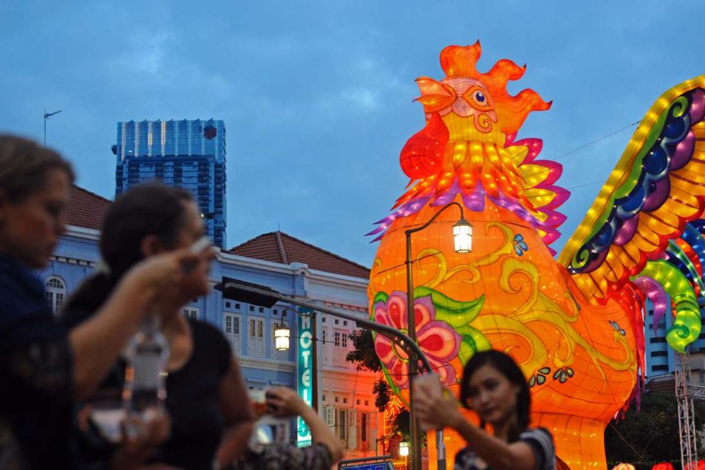 New Year decorations created overseas often remind Chinese people of Chinatowns, such as this one in Singapore. Photo: Xinhua