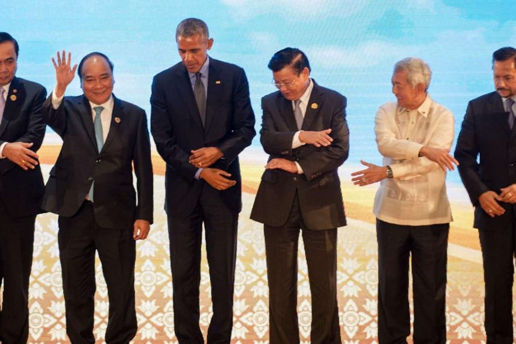 (From left) Thai Prime Minister General Prayuth Chan-ocha, Vietnamese Prime Minister Nguyen Xuan Phuc, US President Barack Obama, Laotian Prime Minister Thongloun Sisoulith, Philippine foreign minister Perfecto Yasay and Brunei's Sultan Hassanal Bolkiah stand on the stage for group photographs during the US-Asean Summit in Vientiane, Laos, in September. Photo: AFP