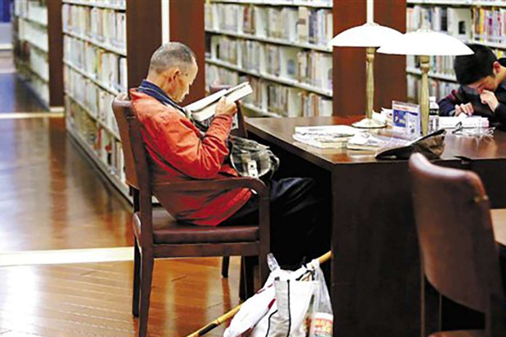 An undated photograph shows Wei Sihao reading in the Hangzhou library. Photo: Handout