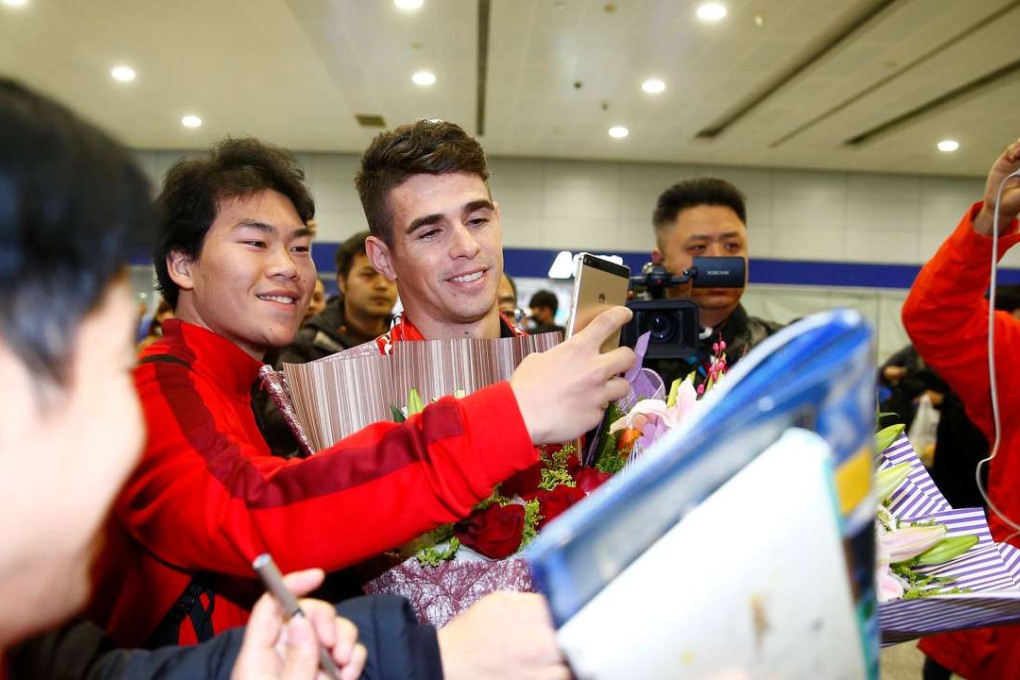 Brazilian international midfielder Oscar arrives at the Shanghai Pudong International Airport, after agreeing to join China super league football club Shanghai SIPG from Chelsea in Shanghai, China, January 2, 2017. REUTERS/Aly Song