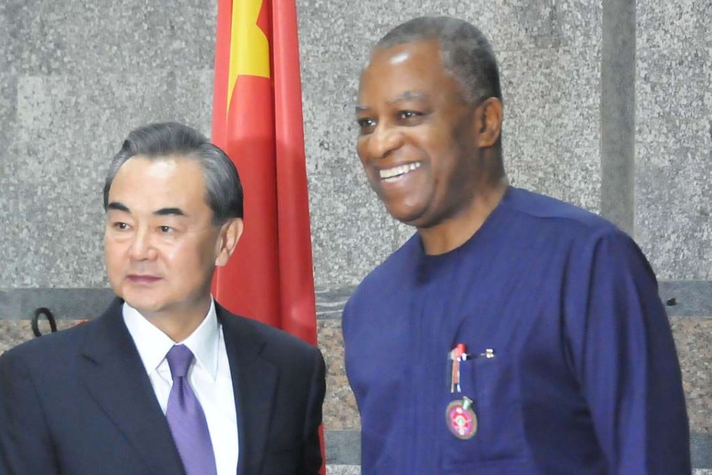 Foreign Minister Wang Yi (centre) shakes hands with his Nigerian counterpart Geoffrey Onyeama (right) during their talks in Abuja on Wednesday. Photo: Xinhua