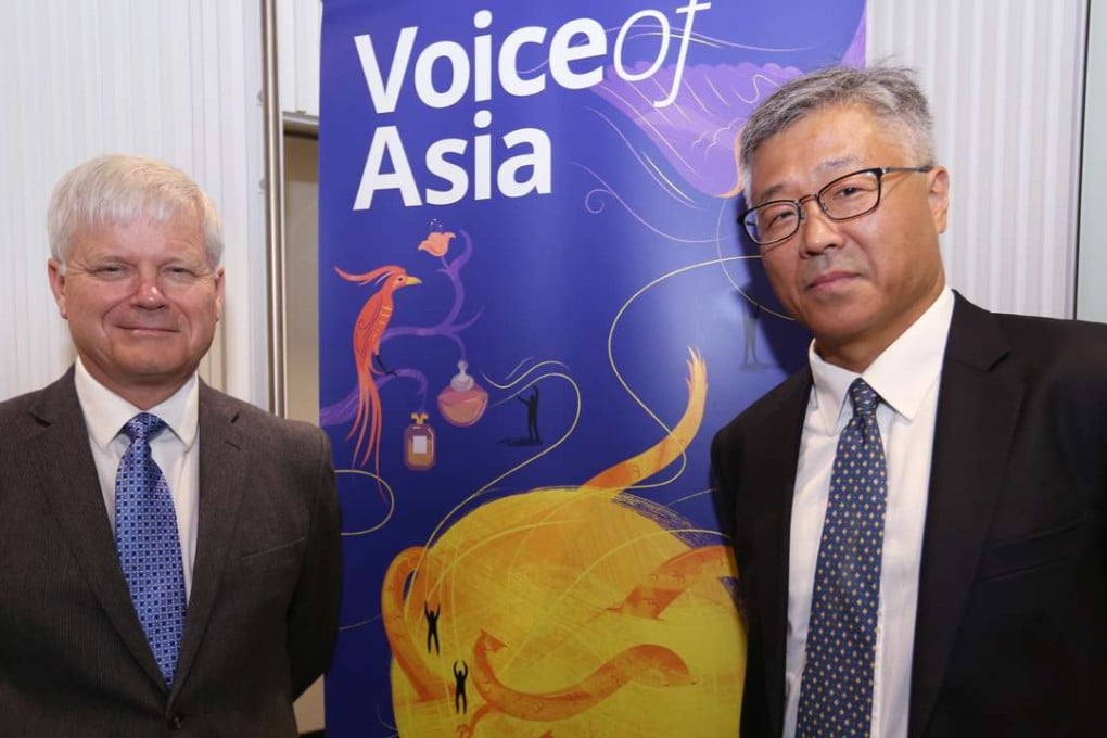 Deloitte access economics partner Chris Richardson (left) and its chief economist Xu Sitao at the launch of its “Voice of Asia” reports in Admiralty. Phioto: Xiaomei Chen