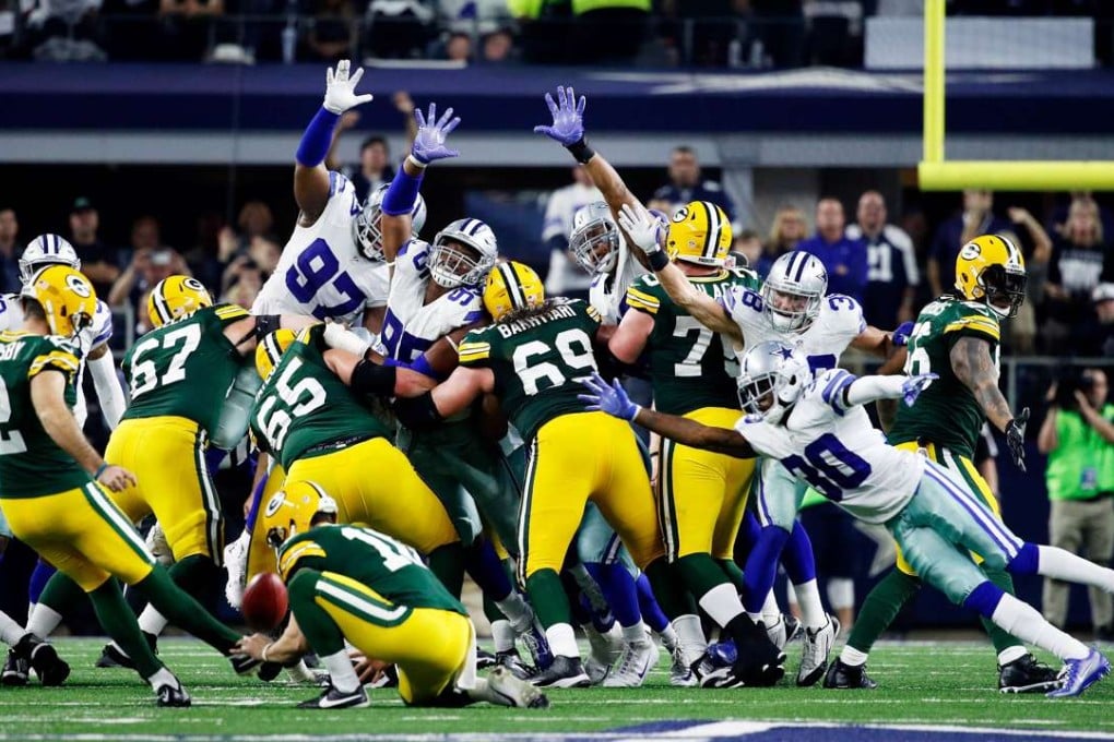 Mason Crosby (2) of the Green Bay Packers kicks a field goal to beat the Dallas Cowboys 34-31 in the NFC divisional play-offs. Photo: AFP