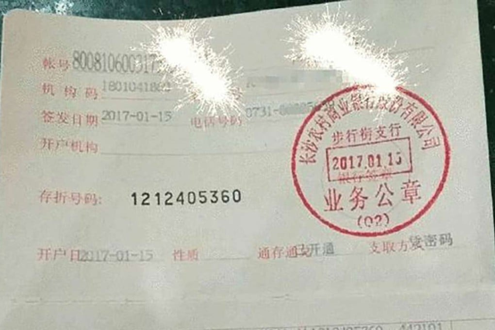 Details of the transactions on a bank slip. Photo: Sohu.com