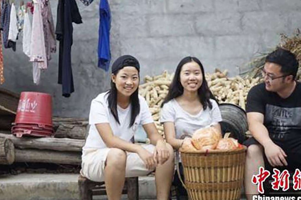Zeng Xiao, centre, with her two companions in Molao village in Hunan. Photo: Chinanews.com