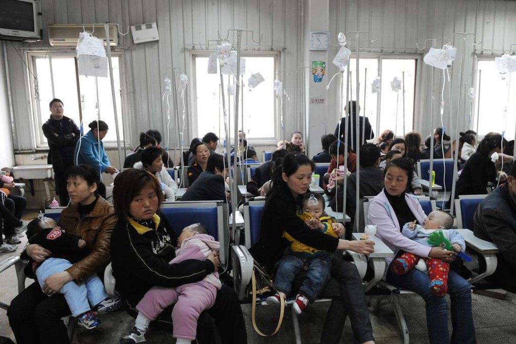Chinese families accompany their children to get flu to rabies shots at a hospital in Hefei. Photo: AFP