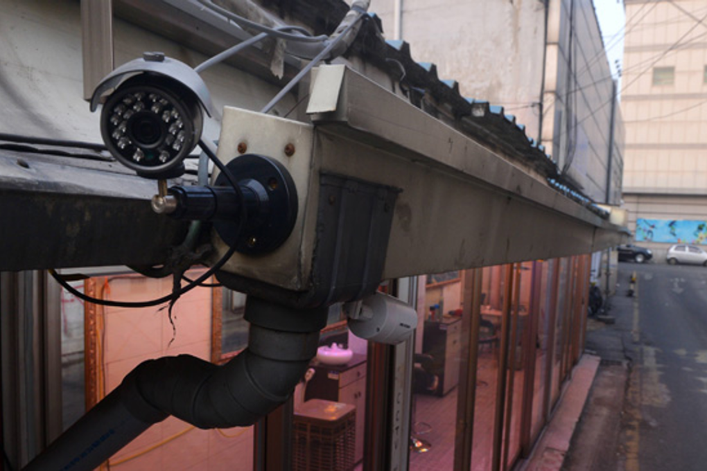 A CCTV installed in a red-light district in downtown Seoul, Thursday. Photo: Korea Times/Kim Joo-young