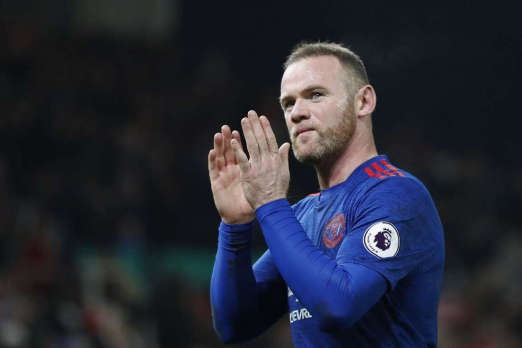 Wayne Rooney applauds the Manchester United fans after his late goal earned a point at Stoke. Photo: Reuters