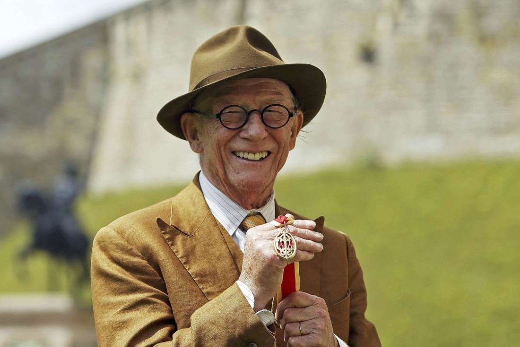 British actor John Hurt poses with his award after receiving a knighthood. Photo: Reuters