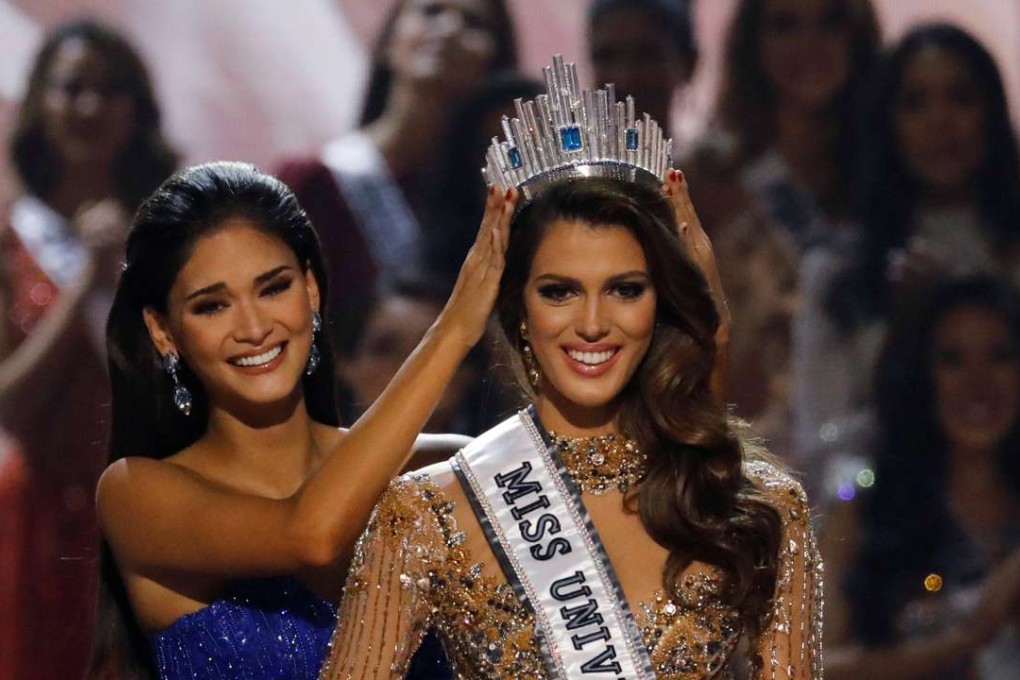 Pia Wurtzbach places the Miss Universe crown on Miss France Iris Mittenaere after she was declared winner in the Miss Universe beauty pageant in Manila. Photo: Reuters