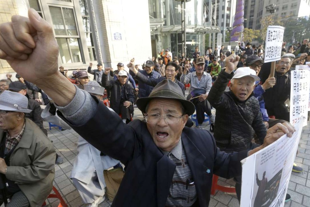 South Korean protesters shout slogans during a rally supporting the revision of the publication system for Korean history textbooks in Seoul in 2015. Photo: AP