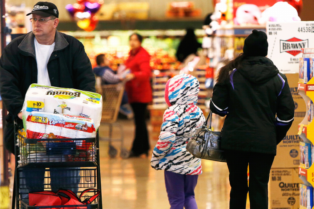Shoppers roam the aisles at a Safeway store in Wheaton, Maryland. Photo: REUTERS/Gary Cameron
