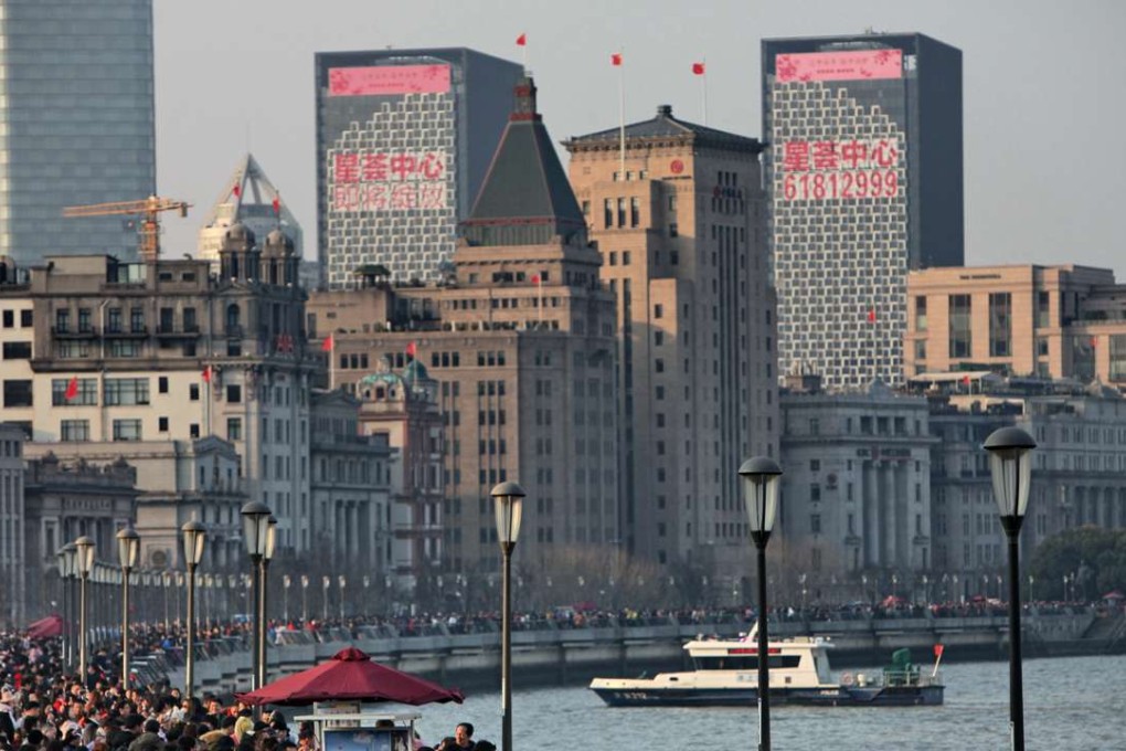 Shanghai’s Bund is jammed with strollers on January 28. Photo: Xinhua