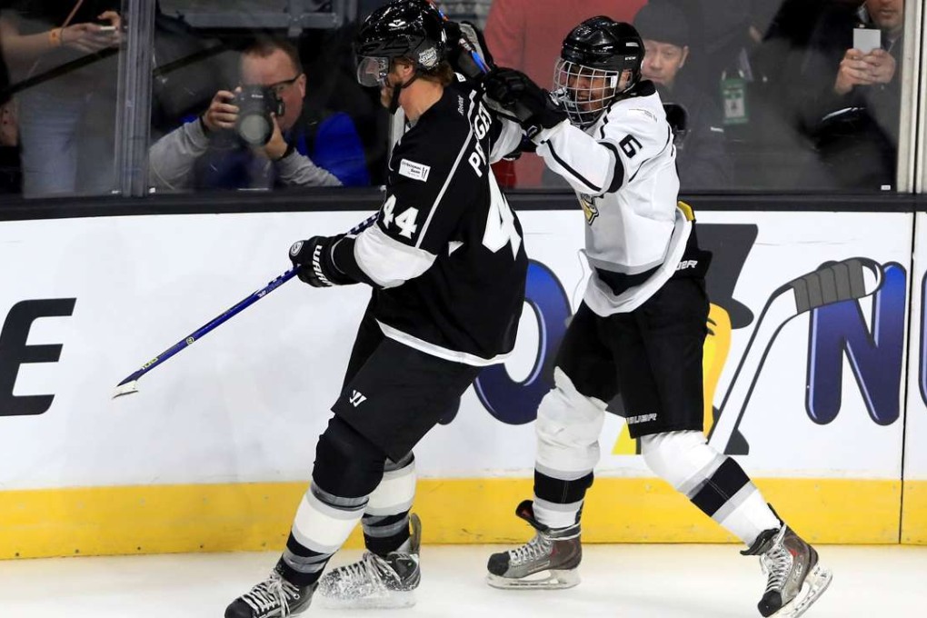 Former NHL player Chris Pronger gets tied up with pop star Justin Bieber during the 2017 NHL All-Star Celebrity Shootout. Photo: AFP