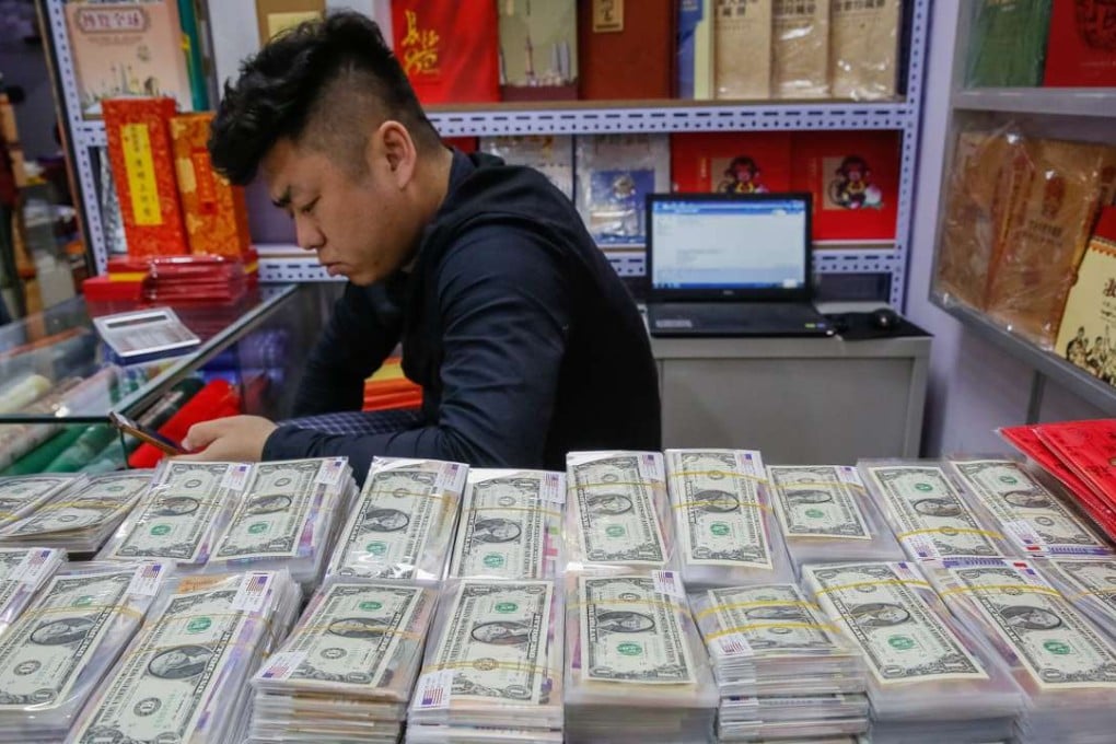 A stall in Beijing’s Ma Dian market sells fake US dollar notes as souvenirs. Photo: EPA