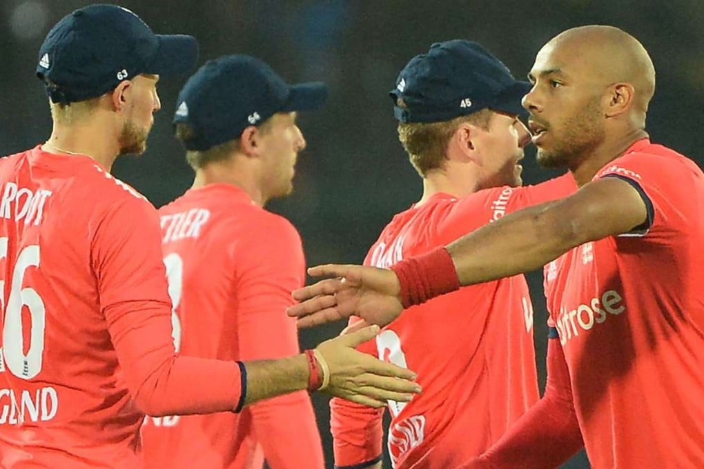 England bowler Tymal Mills (right) celebrates with his teammates after he dismissed India batsman Hardik Pandya. Photo: AFP