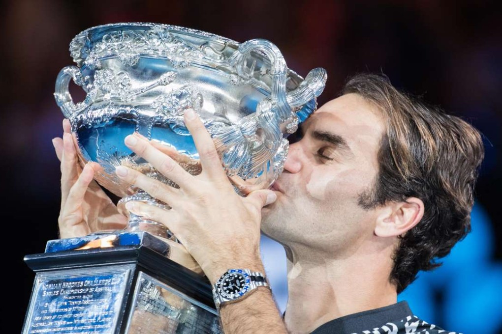 Roger Federer kisses the Australian Open trophy after his victory over Rafael Nadal. Photo: Xinhua
