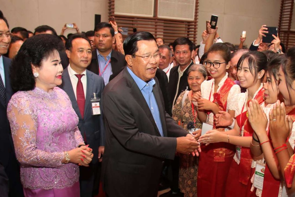 Cambodian Prime Minister Hun Sen arrives for a dinner with the Chinese community in Phnom Penh on Saturday. Photo: Xinhua