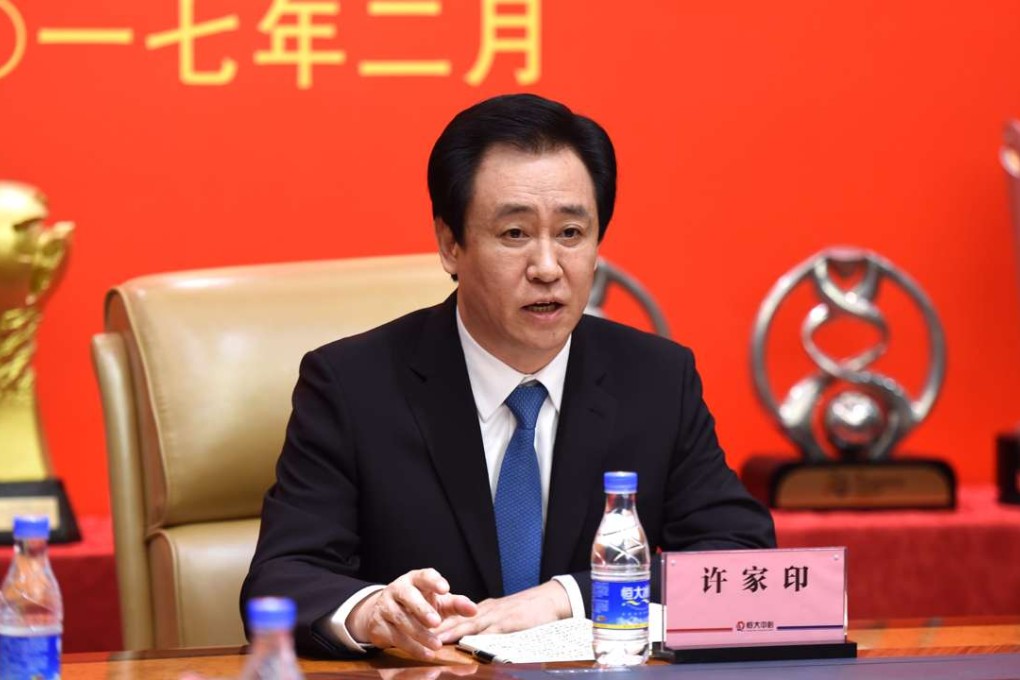 Hui Ka-yan speaks to his players. Photo: Xinhua