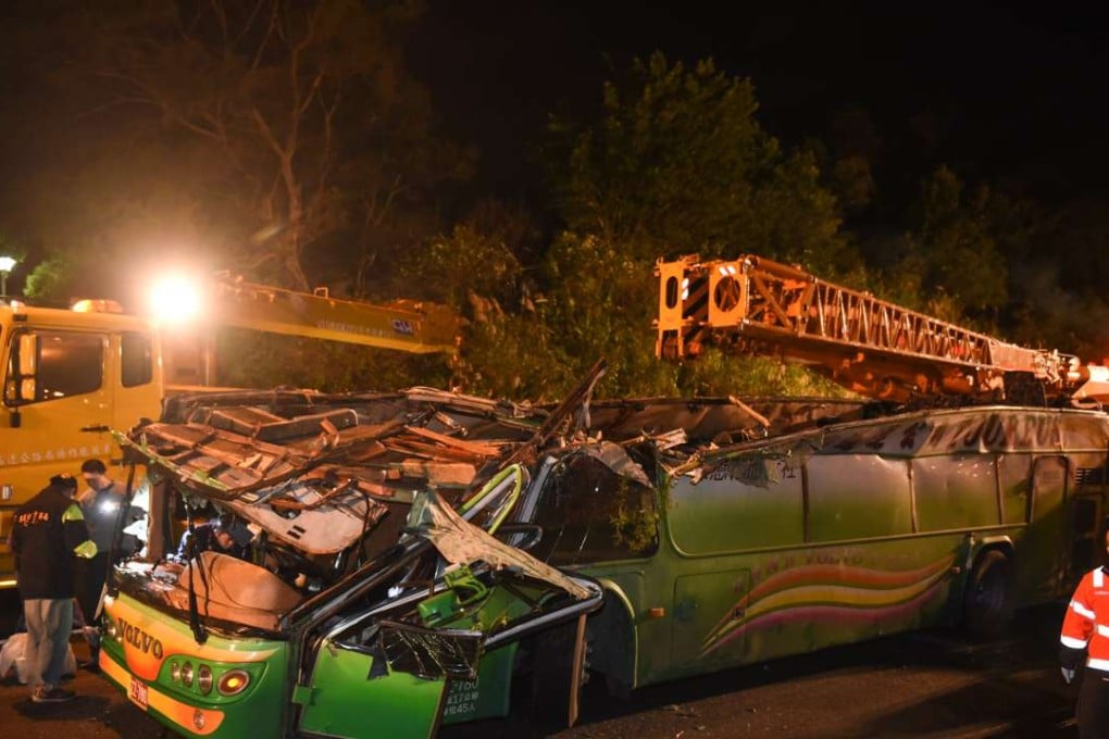 Rescuers work at the site of a bus accident in Taipei, southeast China's Taiwan, Feb. 14, 2017. Photo: Xinhua