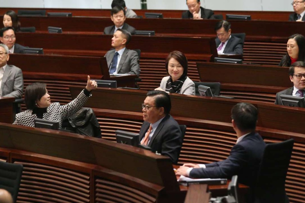 Lawmakers vote on the thanks motion in Legco. Photo: K. Y. Cheng
