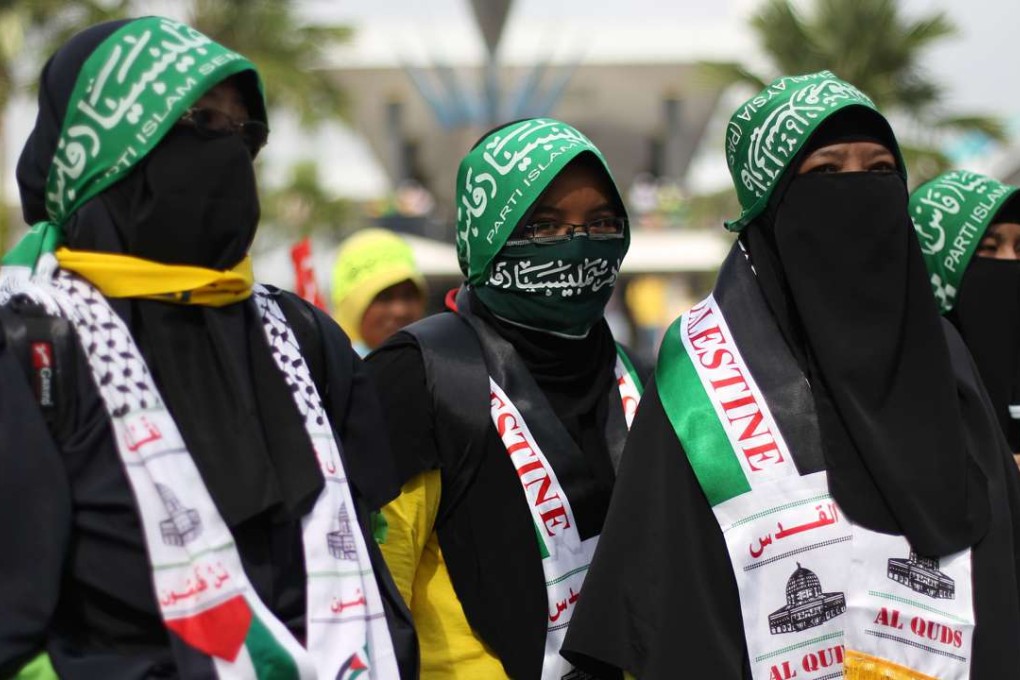 Supporters of the Pan-Malaysian Islamic Party at a protest against an electoral system seen as favourable to the Barisan Nasional. Photo: AFP