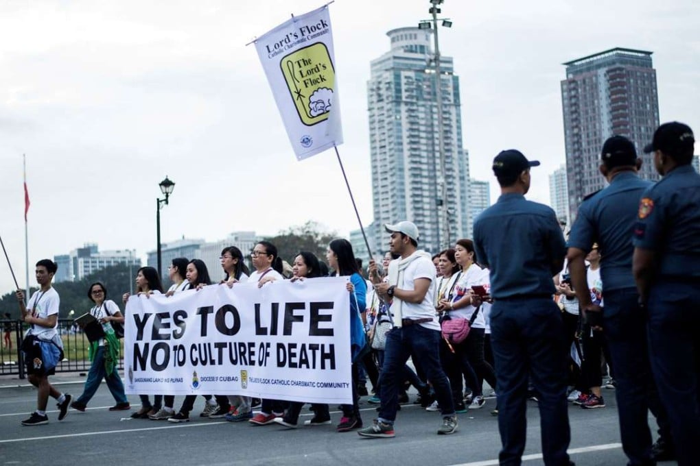 Thousands of Catholic faithful gathered in a dawn rally in a ‘show of force’ against alleged extrajudicial killings in Philippine President Rodrigo Duterte's drug war in Manila. Photo: AFP