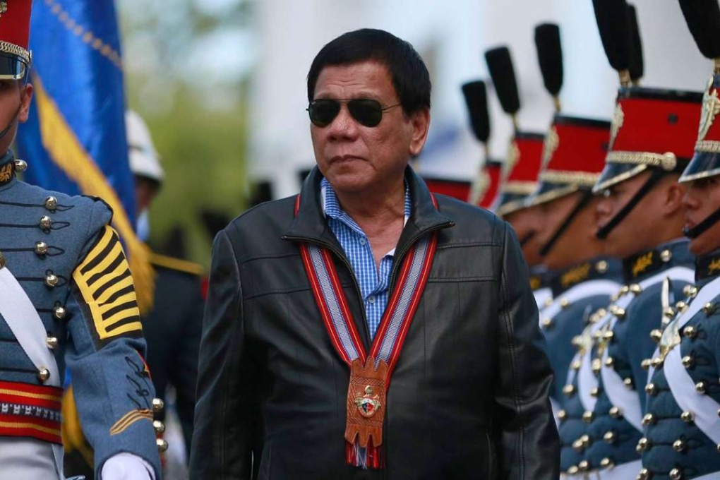Philippine President Rodrigo Duterte reviews honour guards. Photo: EPA