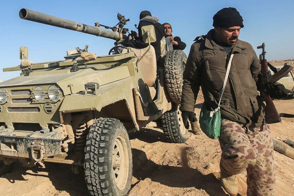 Fighters of the Hashed al-Shaabi paramilitaries on the outskirts of Tal Afar west of Mosul. Photo: AFP
