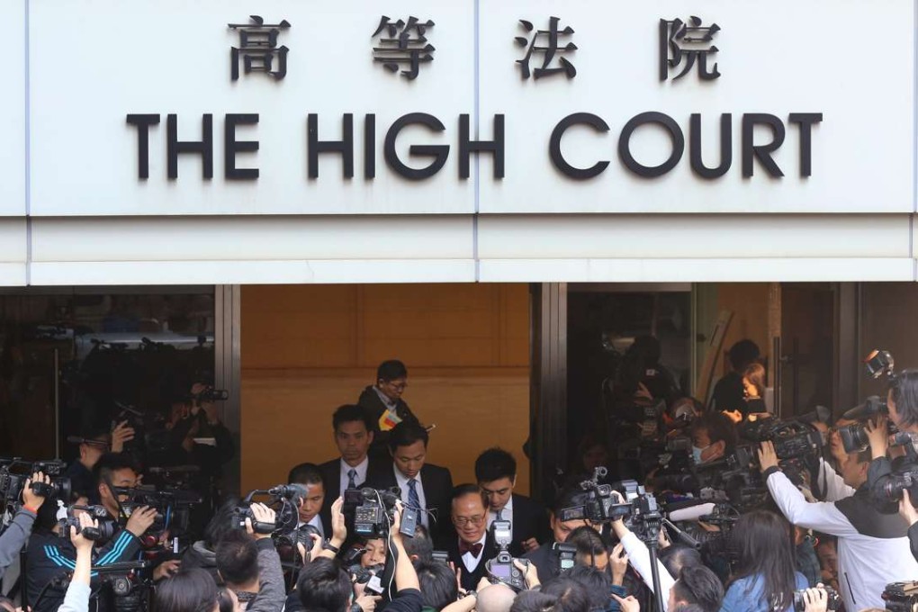 Former Hong Kong Chief Executive Donald Tsang Yam-kuen (Centre) surround by media outside the High Court in Admiralty. Photo: Dickson Lee