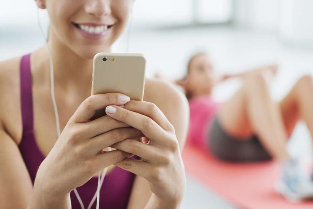 The gym is no place for a mobile phone, according to some experts.