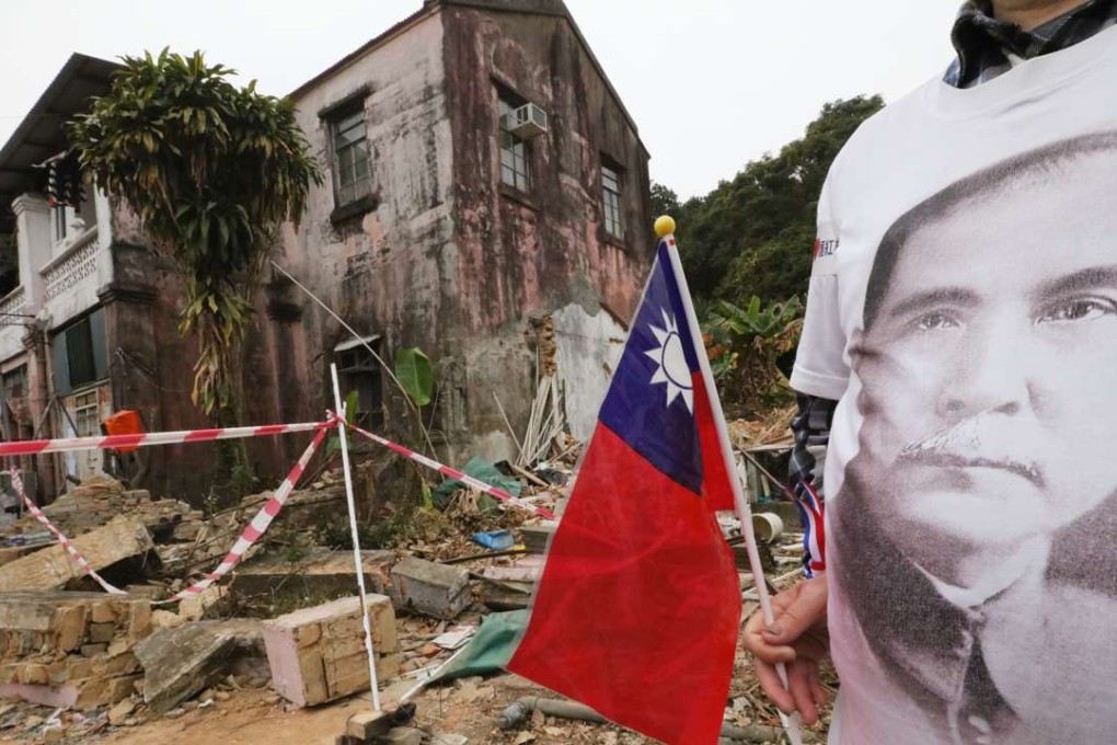 A concern group protests outside the Red House. Photo: Felix Wong